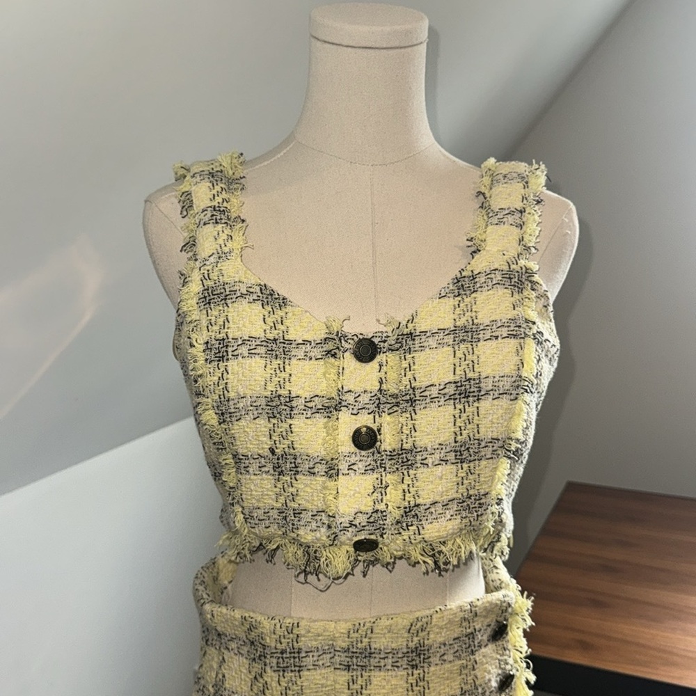 Yellow designer tweed top. Matching skirt also available - Picture 8 of 8